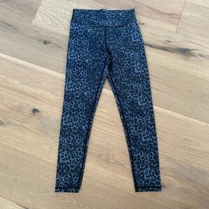 Zyia Active Womens Navy Leopard Print Athletic Workout Cropped Leggings Sz 6/8